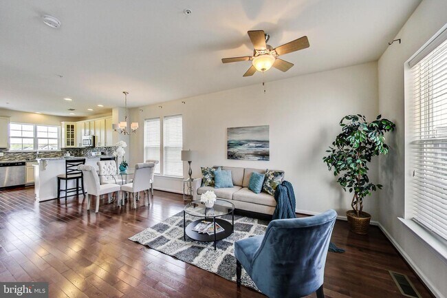 Foto del edificio - 7436 Riding Meadow Way