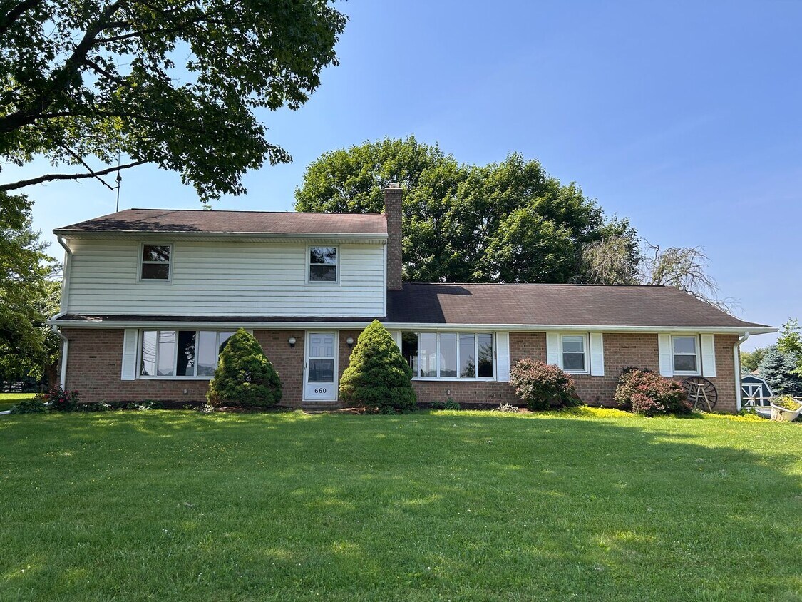 Primary Photo - 660 E Oregon Rd