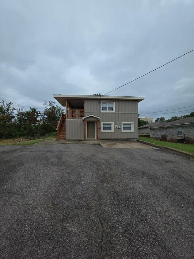 Foto principal - 709 W 13th St