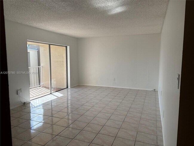 Foto del edificio - 7725 SW 86th St