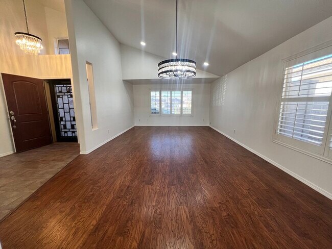 Foto del edificio - Highly Desirable Arrowhead Ranch home with...