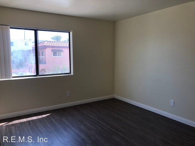 Building Photo - 860 W 165th Pl