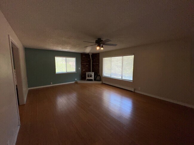 Building Photo - 45221 Big Oak Ln