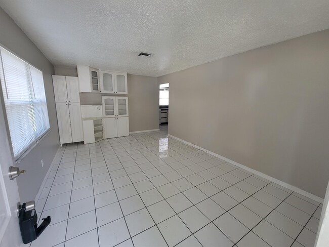 Building Photo - 5281 Bamboo Pl