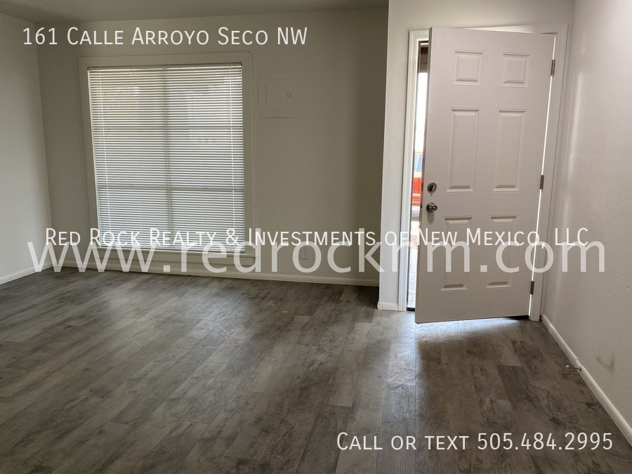 Foto del edificio - 4 Bedroom TownHouse in NW Albuquerque!