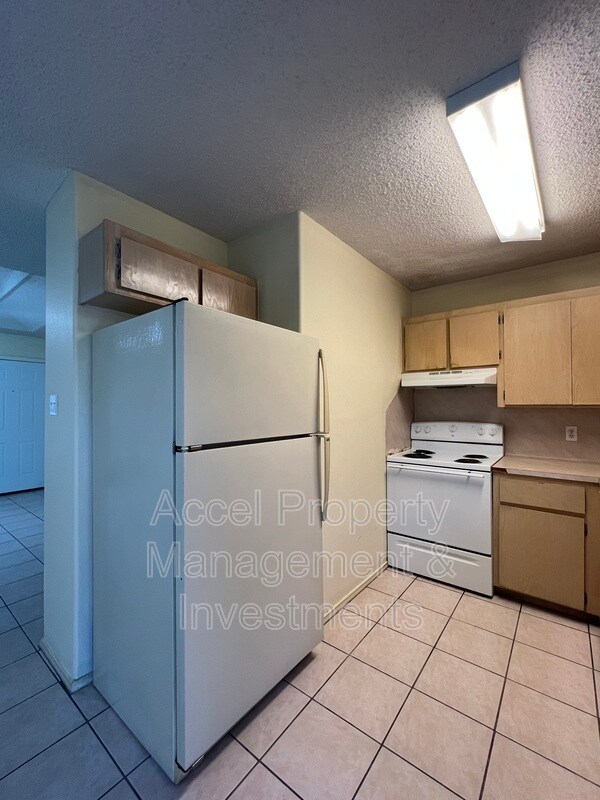 Foto del edificio - 1201 W Carmen Ave