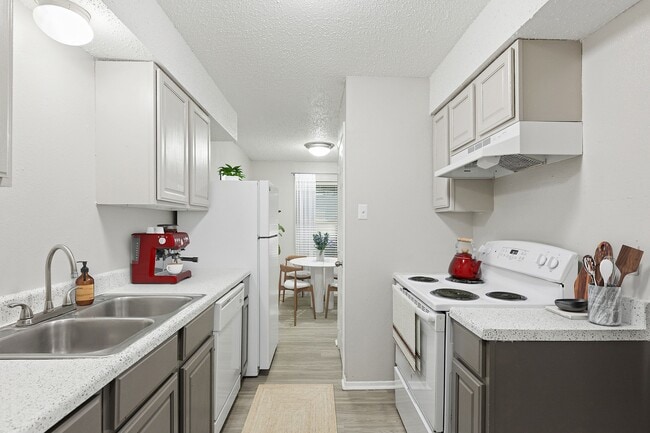 Building Photo - ReNew Highland Park