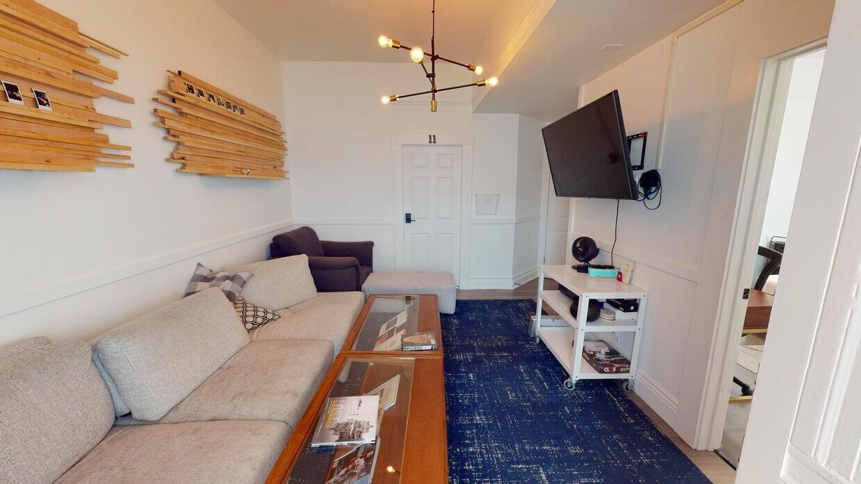 Primary Photo - Room in 5 Bedroom Apartment at 418 Bryant St