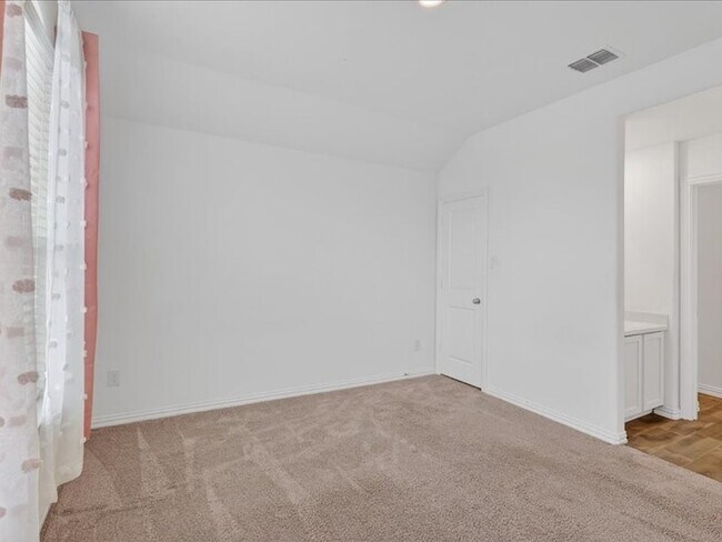 Foto del edificio - 1501 Lake Grove Dr