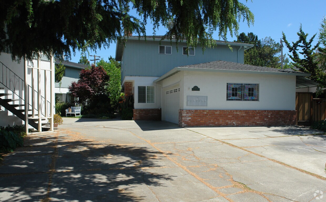 Primary Photo - 870 Williams Way