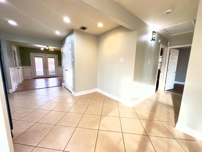 Building Photo - 4309 Dreux Ave