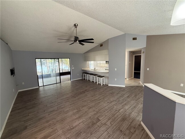 Foto del edificio - 2235 W Springlake Dr