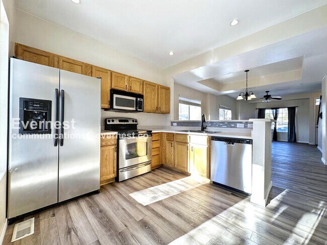 Foto del edificio - 9600 W Chatfield Ave