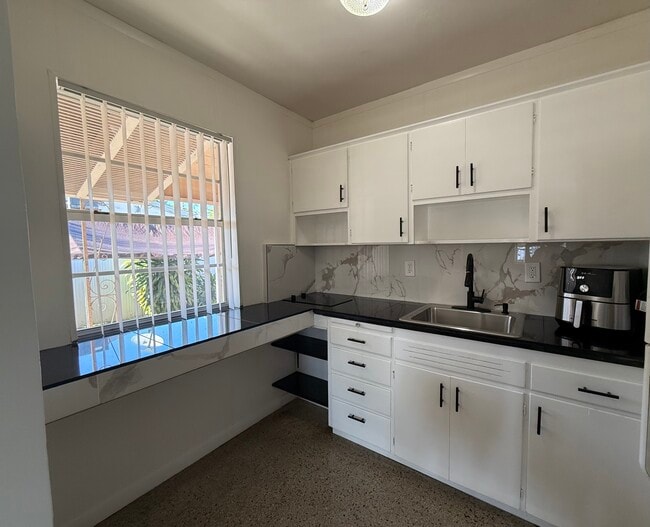 Kitchen - 515 N 24th Ave