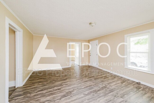 Foto del edificio - 521 E 1st St Ext