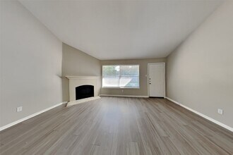 Building Photo - 18727 Holly Way