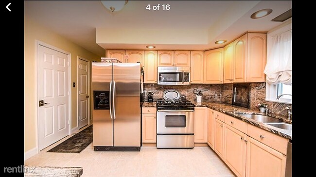 Foto del edificio - 4 br, 3 bath Apartment - 68 Florence Avenue 1