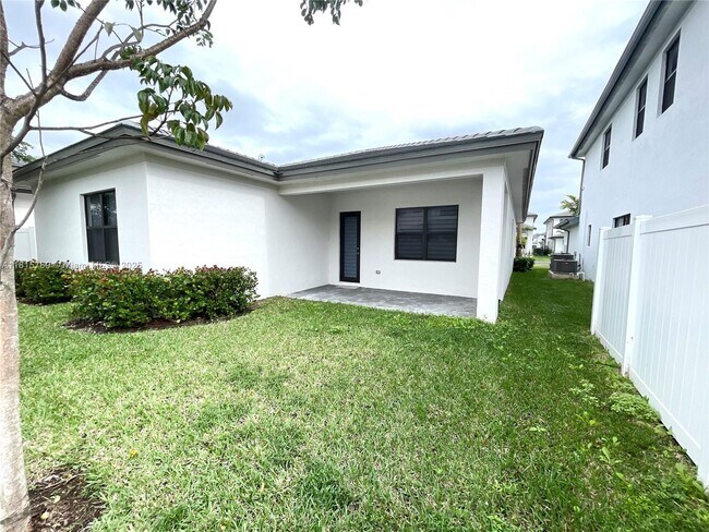Building Photo - 4506 SW 174th Ave