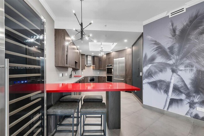 Building Photo - 848 Brickell Key Dr