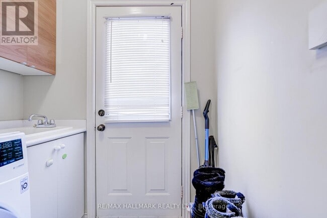 Building Photo - 45 Oland Dr