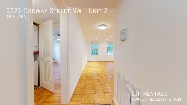 Building Photo - Spacious, Light-filled One Bedroom One Bat...
