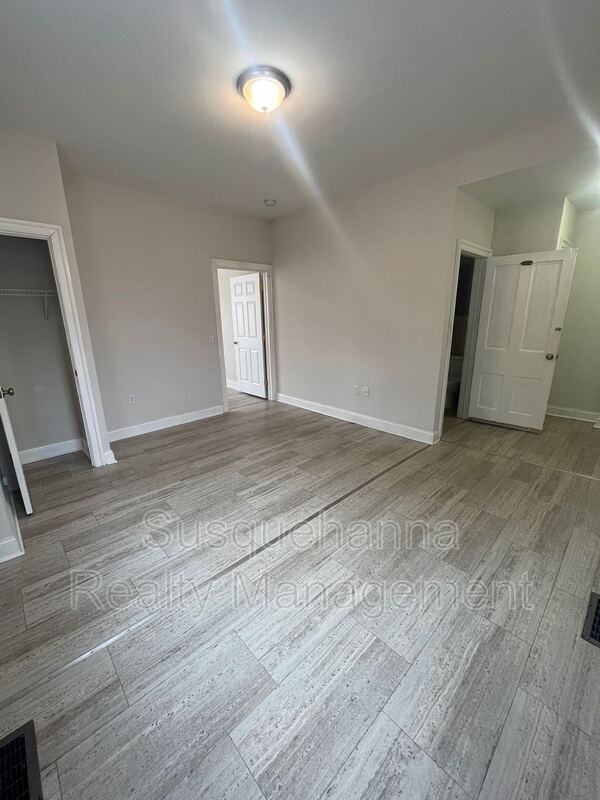 Foto del edificio - 220 N Plum St