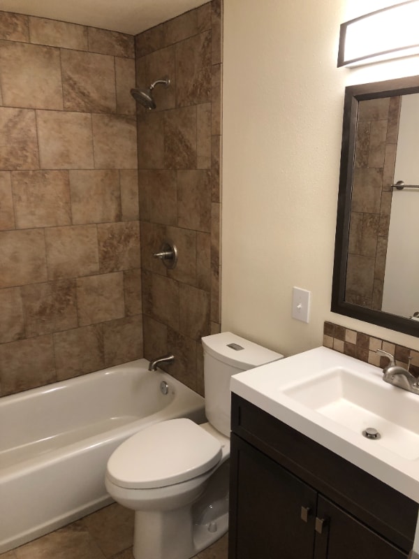 Foto del edificio - 1015 Roosevelt Ave