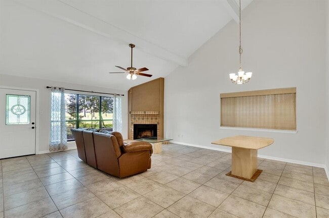 Building Photo - 14 N Timber Top Dr