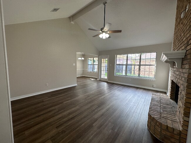 Foto del edificio - 3324 Danbury Ct