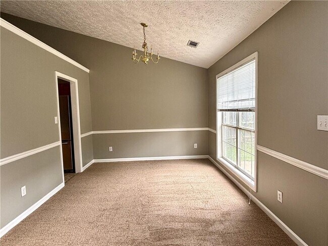 Foto del edificio - 2900 Camelot Woods Dr NW