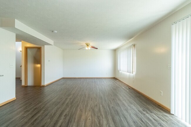 Foto del edificio - Renter's Dream with Brand New Flooring, Gr...