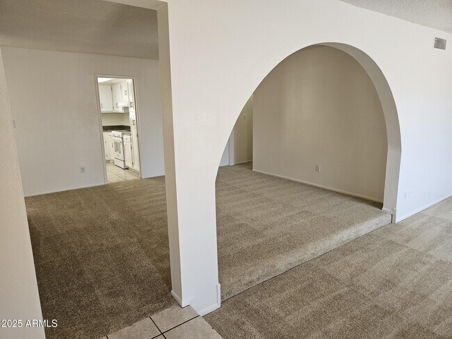 Foto del edificio - 1560 W Keating Ave