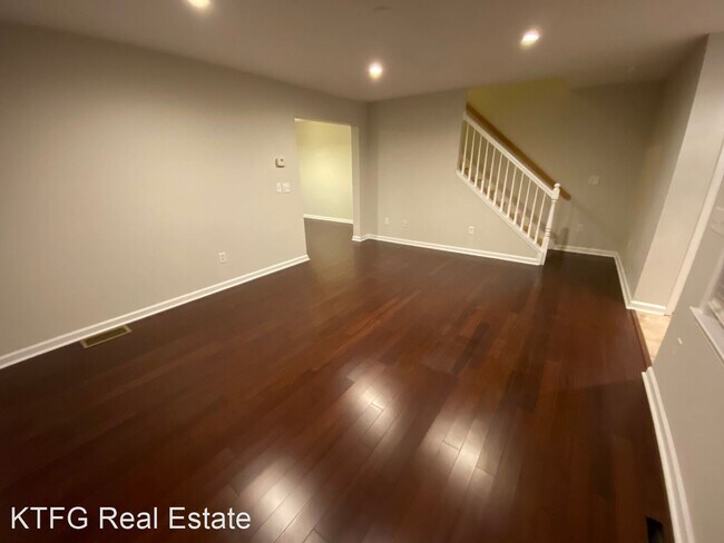 Building Photo - 4 br, 3.5 bath House - 606-F Oakwood Ave