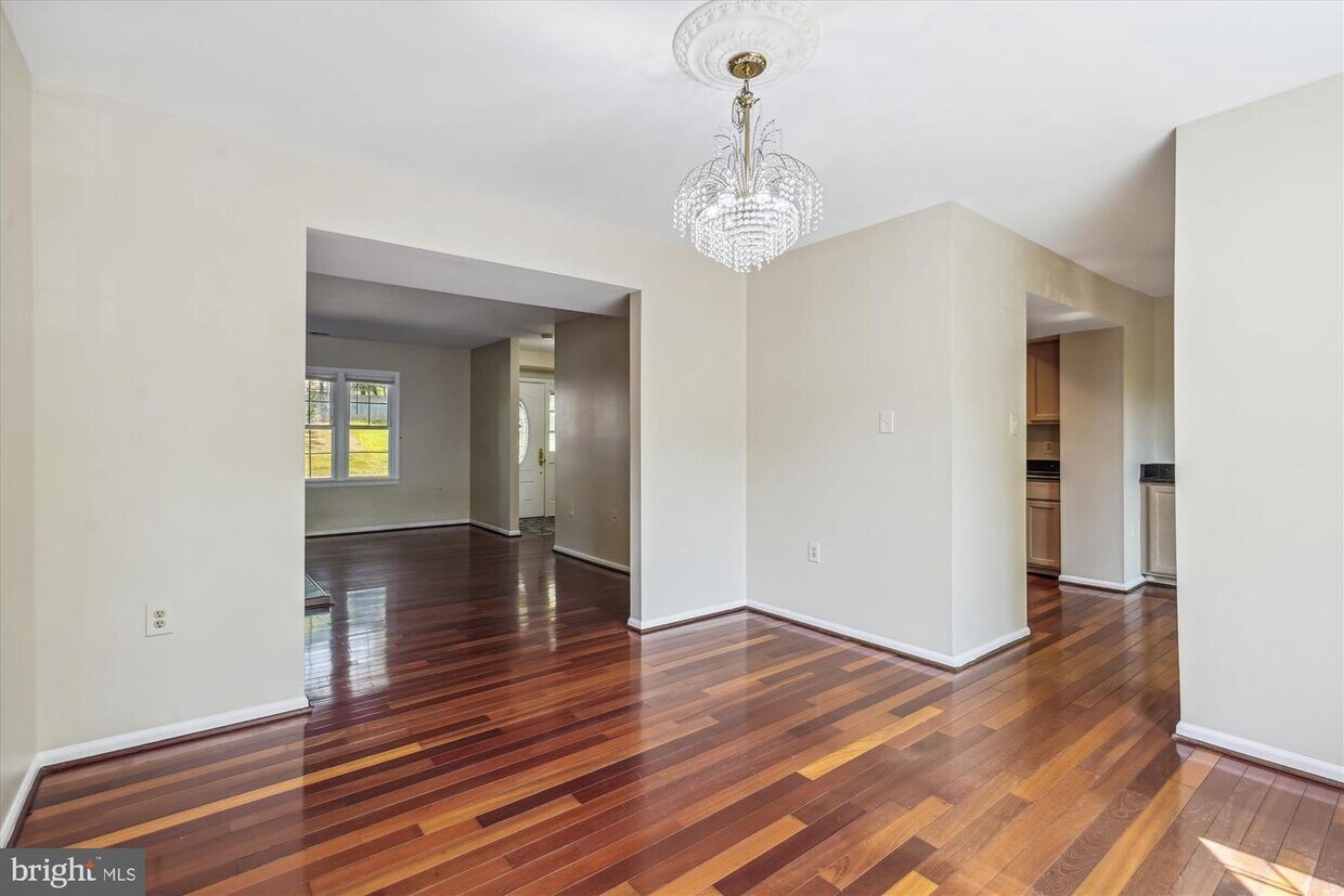 1105 Moorefield Hill Ct SW, Vienna, VA 22180 Townhome Rentals in