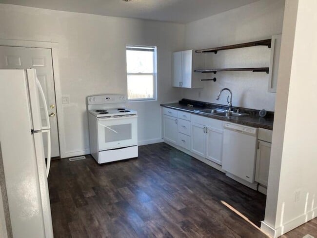 Building Photo - House for rent in Marshalltown