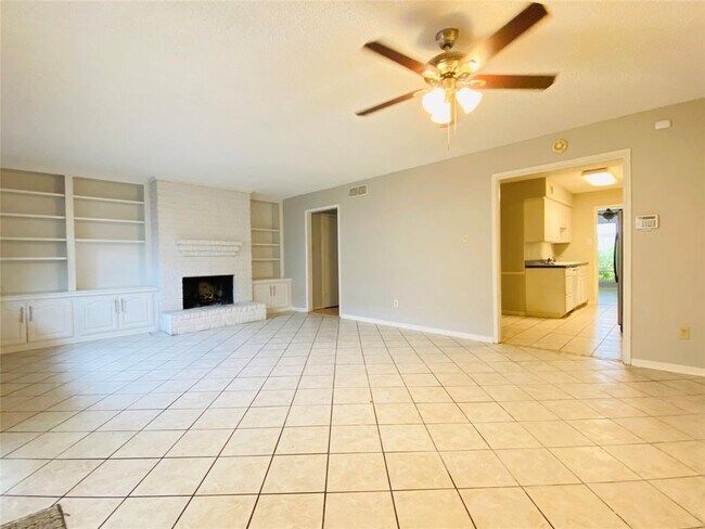 Foto del edificio - 14224 Misty Meadow Ln