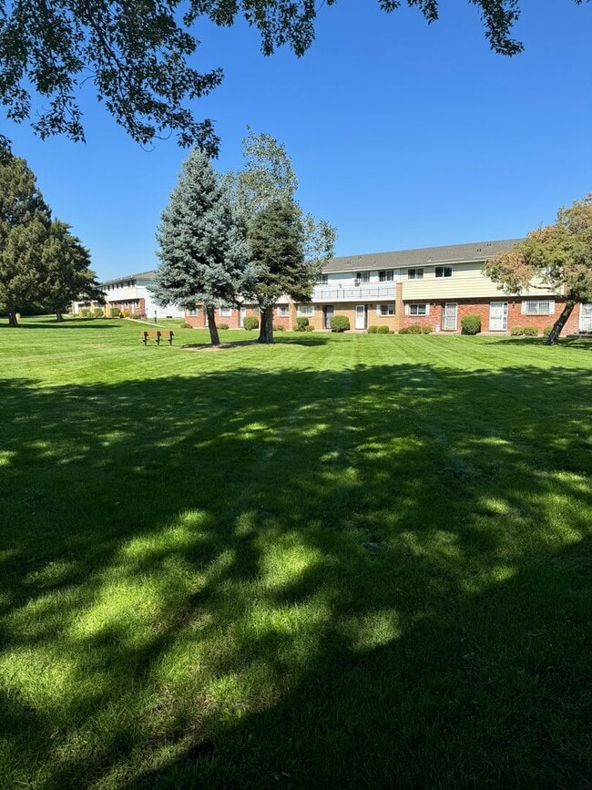 Building Photo - 596 Smithridge Park