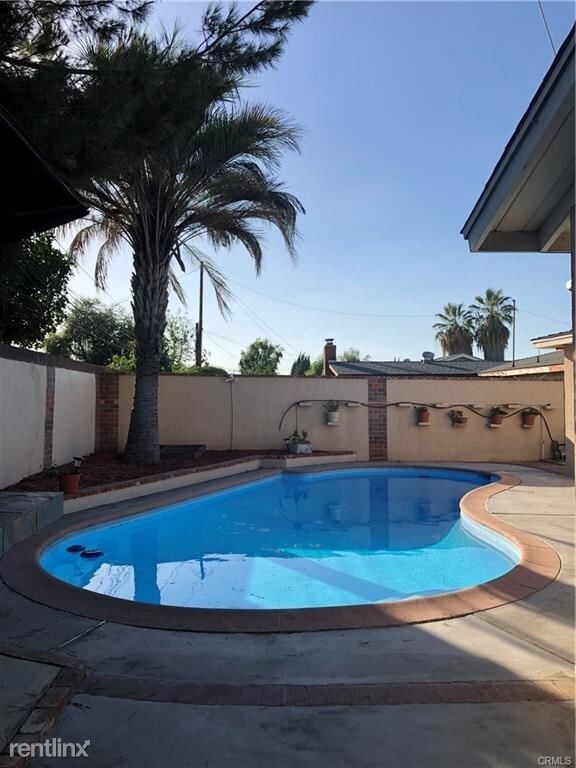 Building Photo - 18822 Andrada Dr