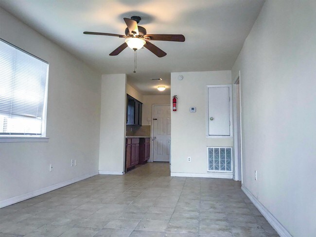Building Photo - 2718 Violet St