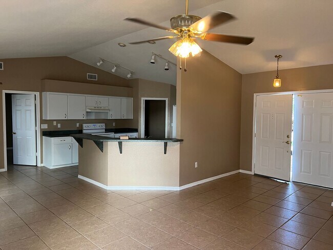 Building Photo - Winter Haven spacious 3/2 near Legoland!