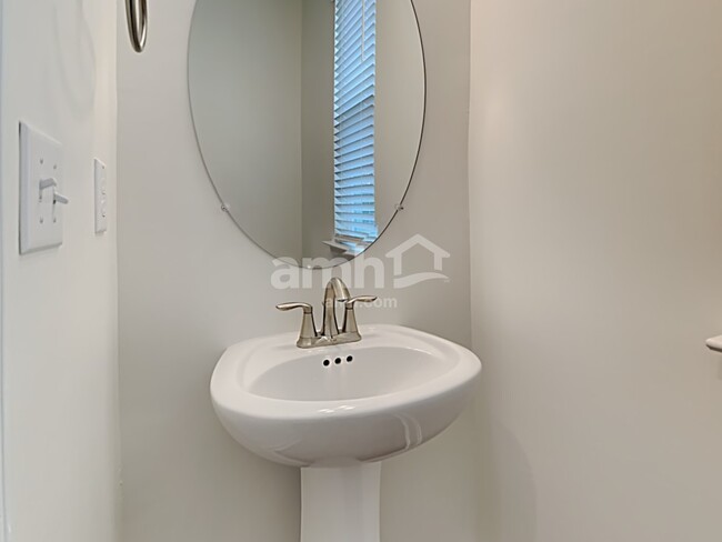 Building Photo - 334 Azore Way