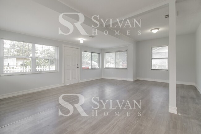 Building Photo - Cute, cozy and comfortable