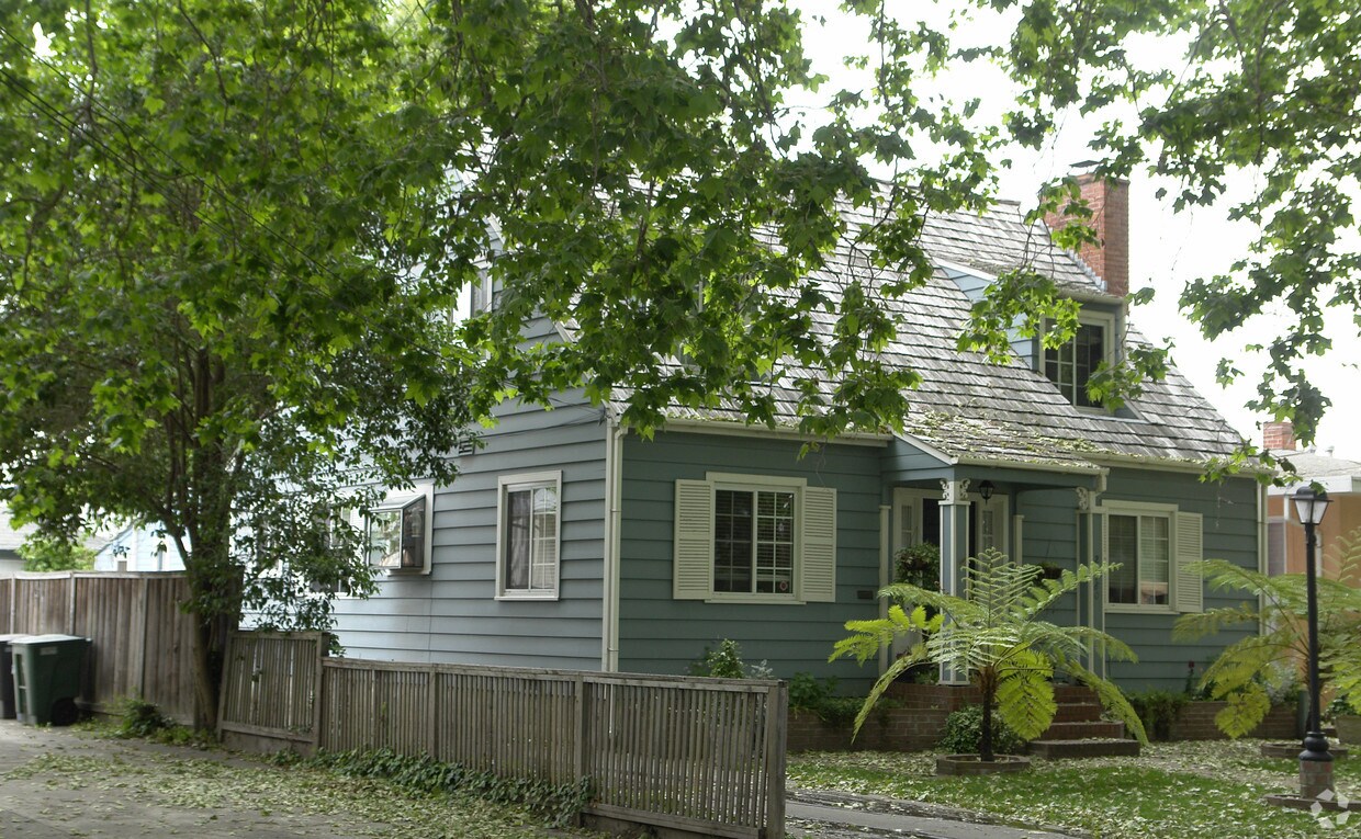 Building Photo - 21176-180 Montgomery Ave