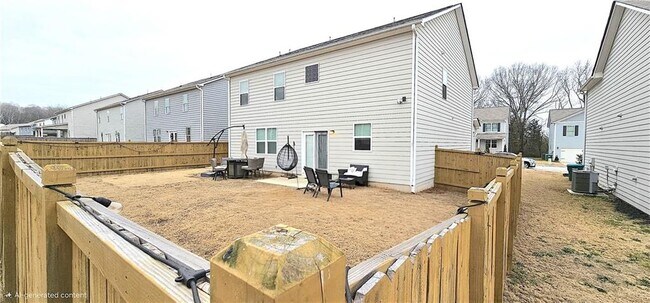 Building Photo - 404 Starbuck Parkway