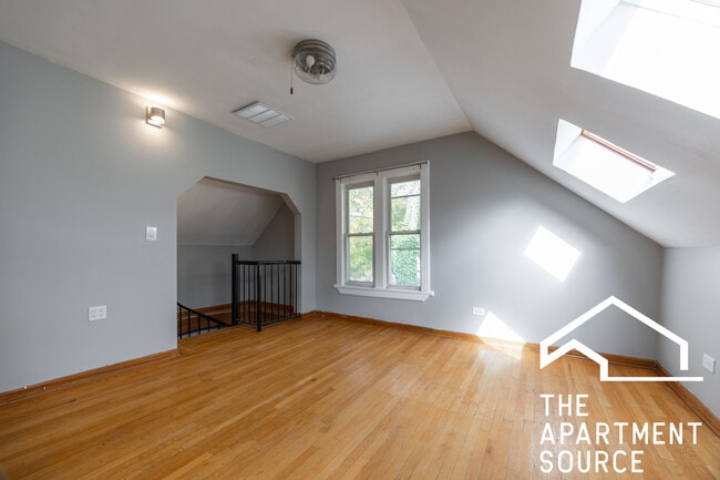 Foto del edificio - 2655 W Homer St