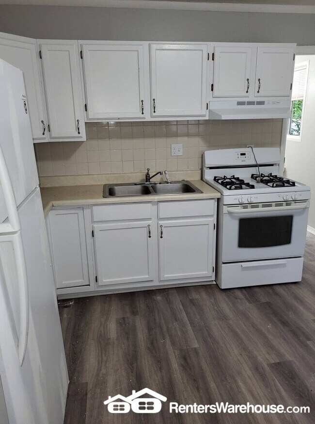 Building Photo - 9307 Stark Ave