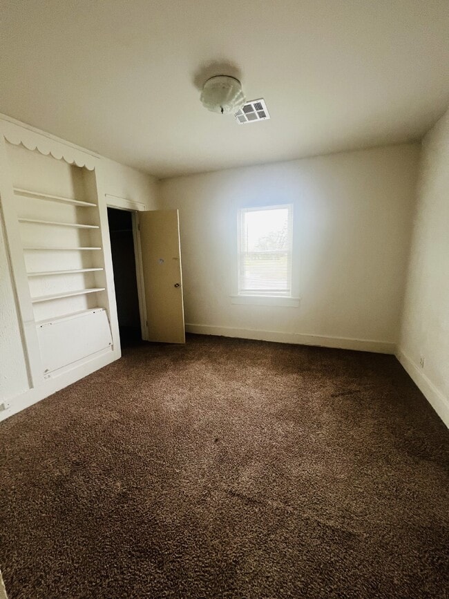Building Photo - Charming 2-Bedroom Home with Detached Gara...