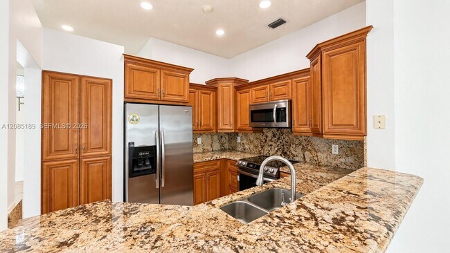 Foto del edificio - 908 Tanglewood Cir