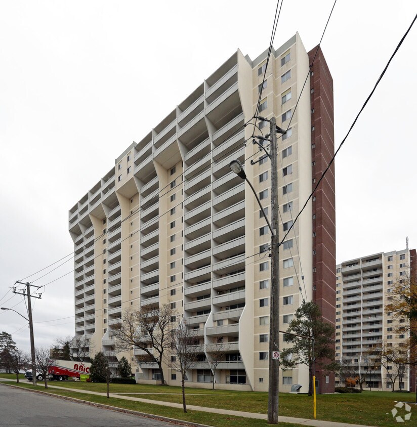 Richmond Square I & II Apartments 300 Regina St N Waterloo, ON