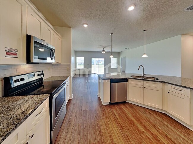 Building Photo - 898 Sunny Stroll Dr